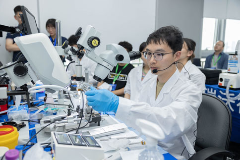 在两期实操课程中，由万金霞老师和罗斌老师带来《病毒注射/光纤埋置》教学实操；k8凯发光纤记录产品经理何欢和产品营销经理庞朝琴带来《光纤记录信号采集/软件分析》教学实操；k8凯发动物神经信号研究方案负责人杨静带来《微电极拉制仪使用介绍》；k8凯发脑立体定位仪产品经理蔡晓文带来《全自动脑立体定位仪使用介绍》等一系列详细的专题讲解。