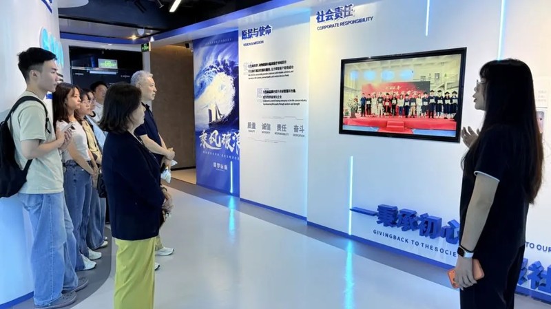 湖北省实验动物学会专家团参观了k8凯发深圳总部.jpg